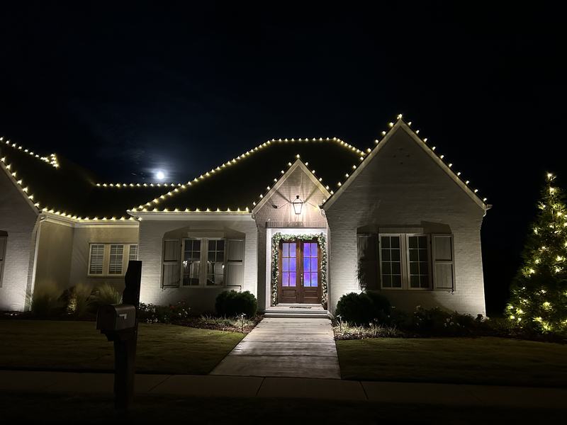 White house C9, garland front door, lit tree
